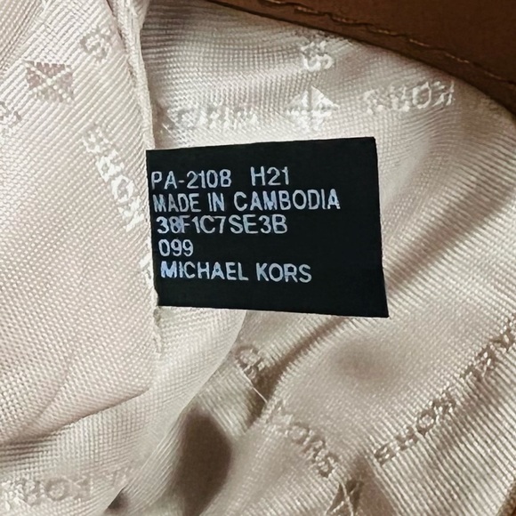 Michael Kors Brynn Large Chain Shoulder Tote - Picture 9 of 12